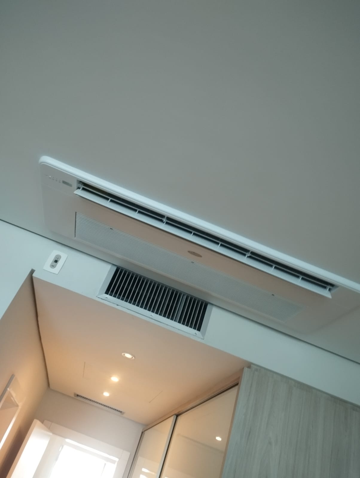 Equipamento de climatização instalado em área externa